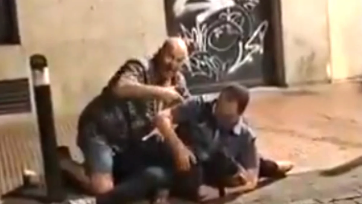 Procesan por homicidio al segundo policía que se abalanzó sobre Abderrahim, que murió por asfixia tras 10 minutos de "inmovilización": "Ojalá te mueras hora mismo, cabrón"