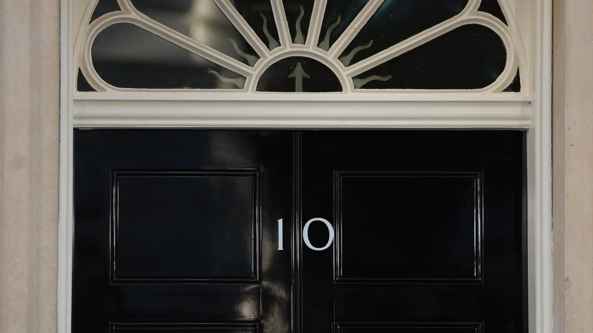 A Downing Street si cambia, Burnham rimpiazza Starmer e promette 'speranza'