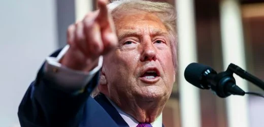 Donald Trump Trump will für Dienstag geplanten Angriff auf Iran gestoppt haben – »sehr positive Entwicklung« bei Gesprächen