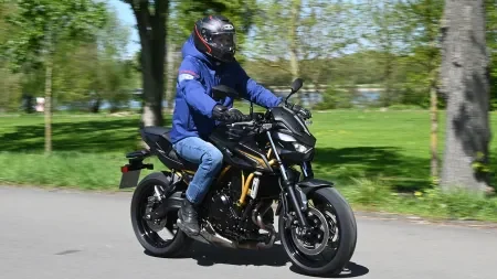heise+ | Kawasaki Z650 S im Test: Der Evergreen wird aggressiver