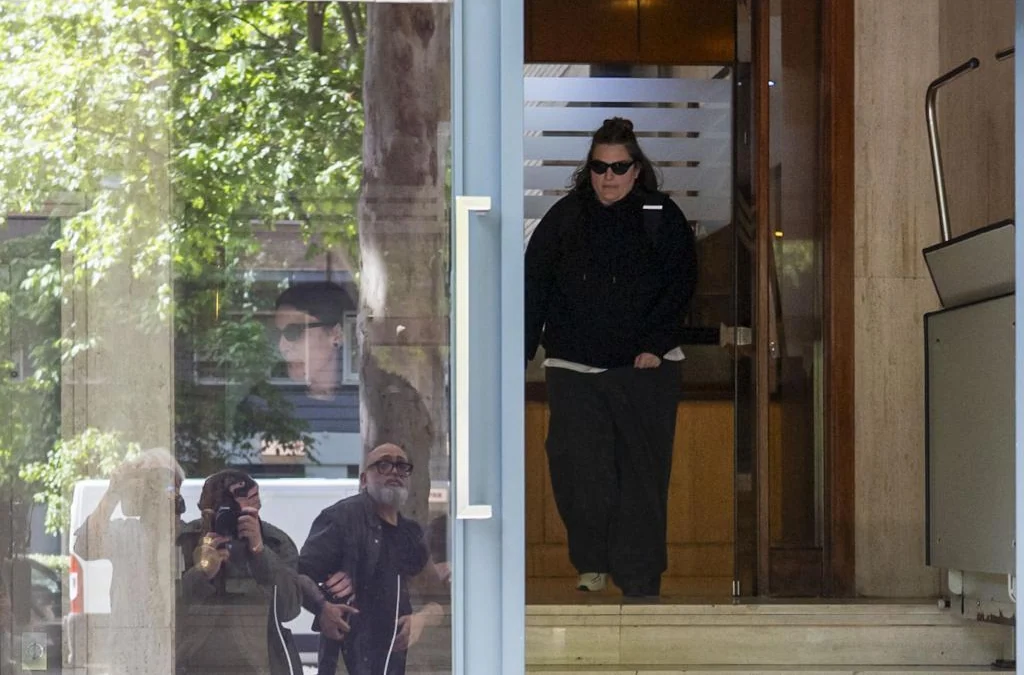Una de las acusaciones pide al juez del 'caso Plus Ultra' que impute a la esposa y a las hijas de Zapatero
