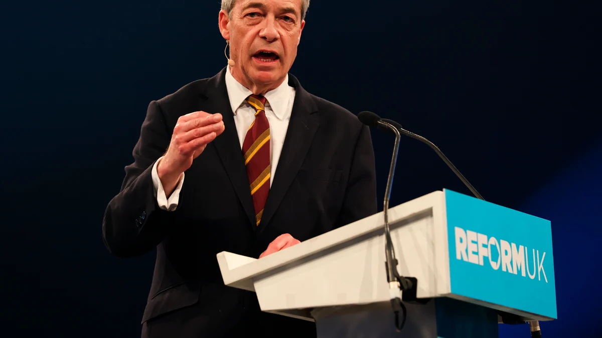El líder populista británico Farage dimite como diputado acosado por dos escándalos