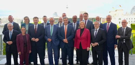 Als der Arbeitgeber-Boss und die Gewerkschaftschefin aufeinandertreffen, droht die Stimmung zu kippen