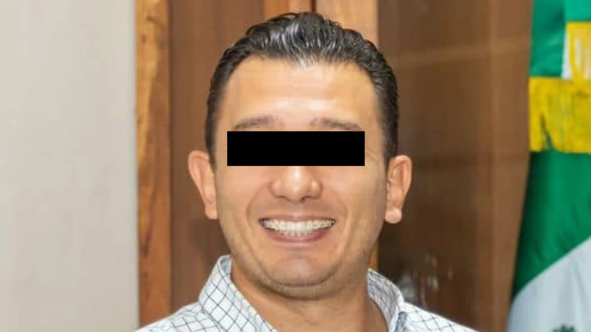 Detienen en el Aeropuerto de Cancún al tesorero de Tulum por presunta portación de armas de fuego