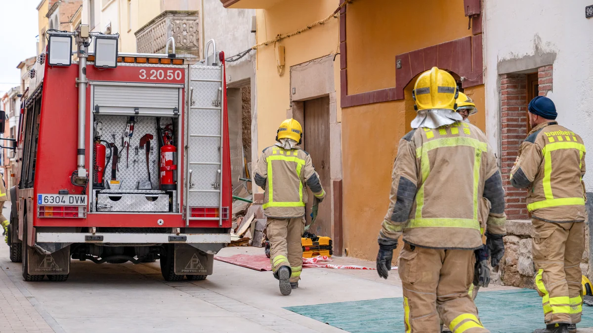 Desalojan cuatro edificios del barrio del Putxet de Barcelona por un socavón en el patio interior
