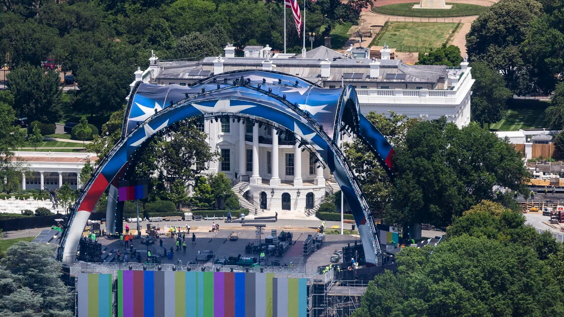 Match di lotta alla Casa Bianca per gli 80 anni di Trump, scatta la denuncia