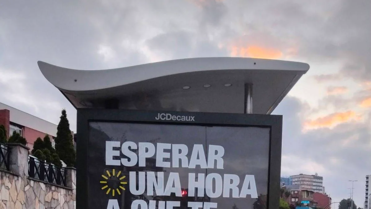"Que tu abuela no reciba la medicación a su hora": la CEOE lanza una dura campaña contra el absentismo y CCOO exige a los empresarios que la retiren