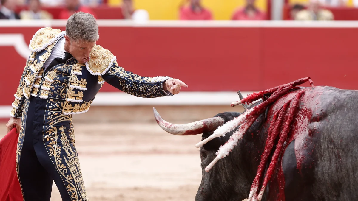 Una miurada interminable y un toro del siglo XXI en Pamplona