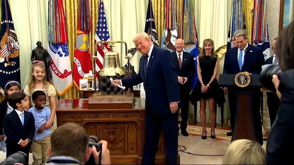 Trump protagoniza el toque de campana de Wall Street desde el Despacho Oval