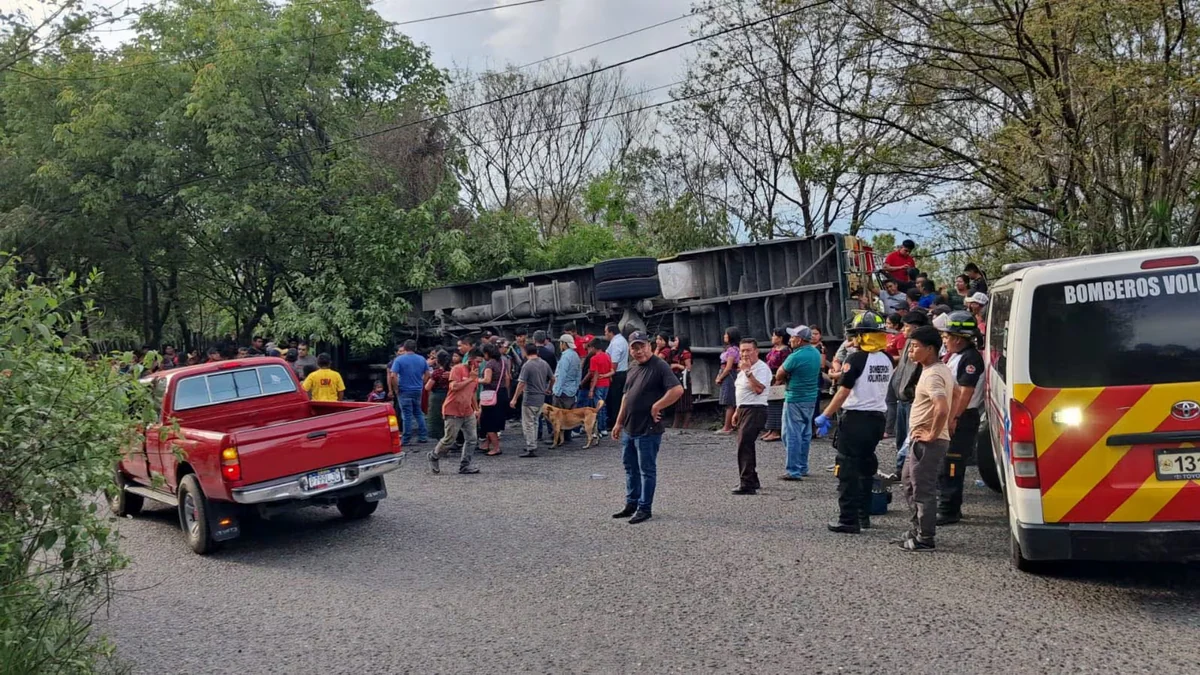 Más de 25 pasajeros resultan afectados tras accidente de un autobús en Guatemala