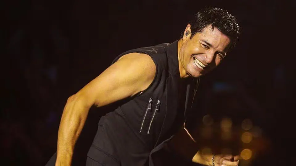 Chayanne generó furor entre sus fans en Colombia tras anunciar nuevos proyectos y alimentar rumores de gira: “Me están llamando mucho”