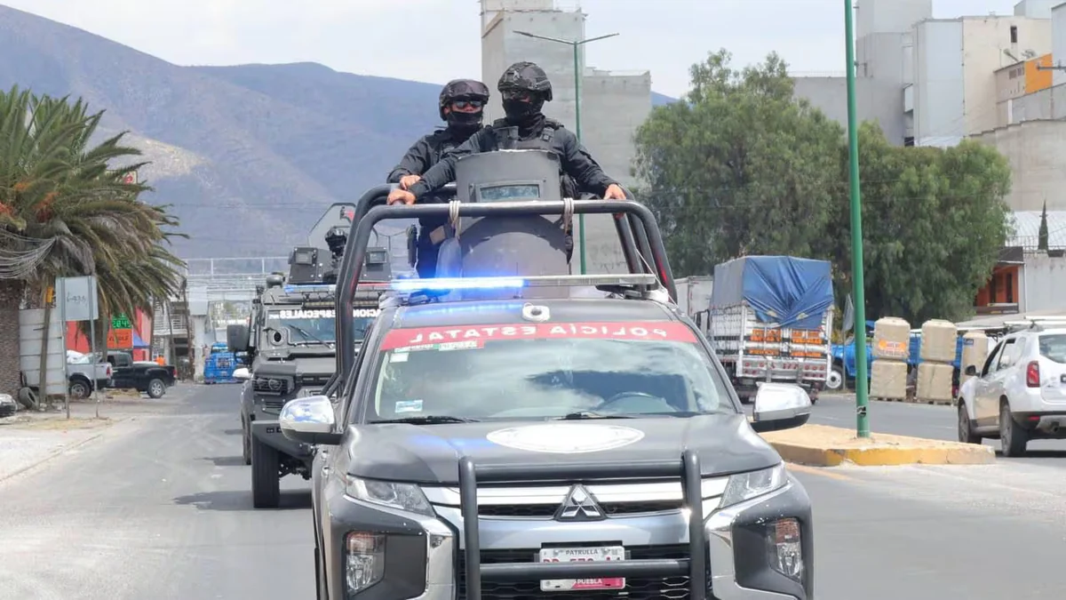 Linchan y queman a un hombre en Puebla tras presunto robo de llantas