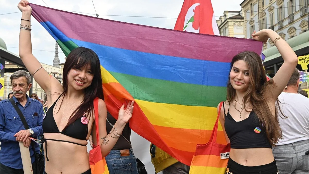 Torino Pride, la diretta del corteo in centro dal parco del Valentino fino a piazza Vittorio