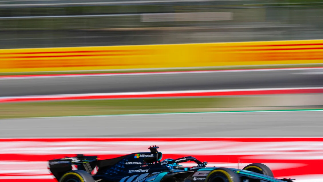 F1: Russell si prende la pole a Barcellona, secondo Hamilton