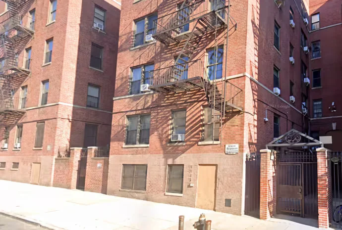 Milagro en el Bronx: un bebé de un año sobrevive tras caer cinco pisos por una ventana