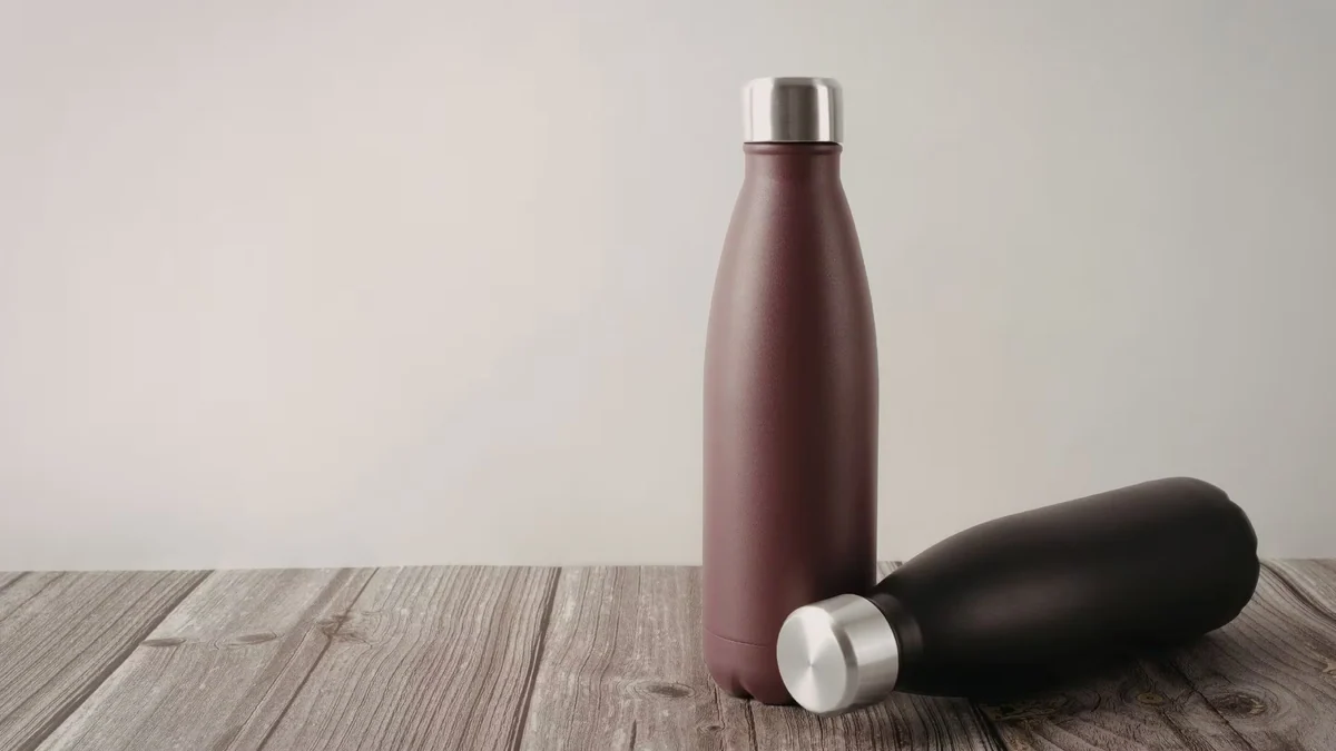 Ni vidrio ni plástico: este es el mejor tipo de botella para usar en el día a día