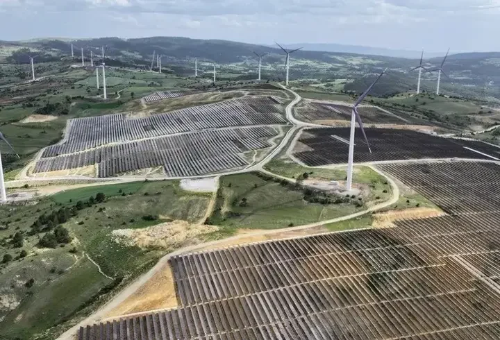 Doğal gazın elektrik üretimindeki payı geriliyor! Yenilenebilir enerji yükselişini sürdürüyor