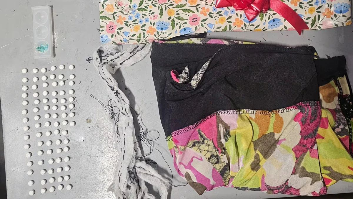 El insólito escondite: Hallan 83 pastillas de posible cocaína en una blusa en pleno aeropuerto de República Dominicana