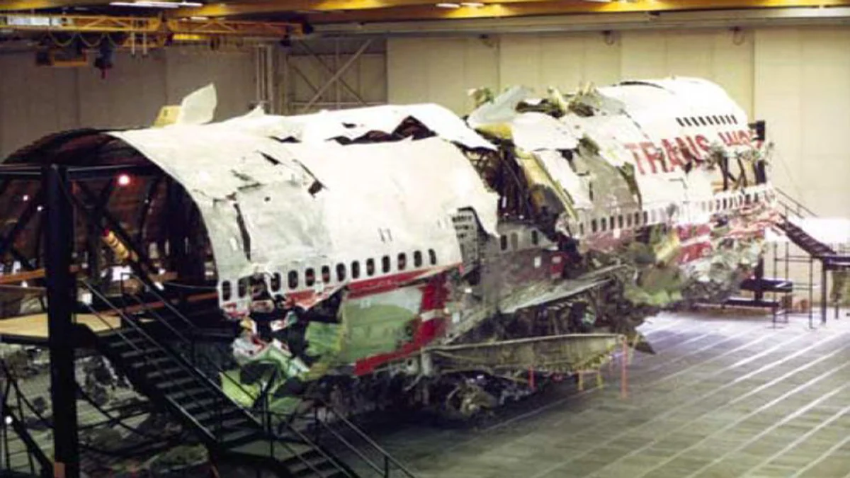 La explosión del vuelo 800 de TWA en Estados Unidos: 230 muertos, mil teorías conspiranoicas y un misil que no existió