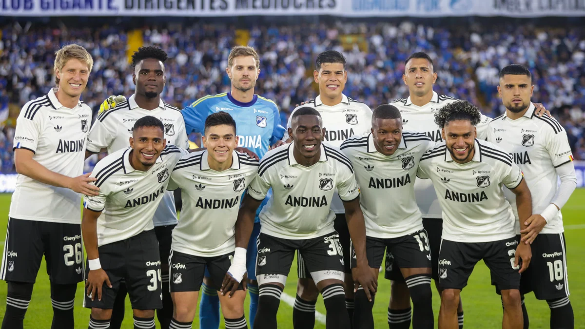 Tenso ambiente entre hinchas y directivos de Millonarios tras la derrota contra Colo-Colo en la Noche Embajadora