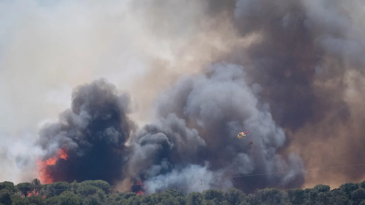 Detenido el presunto autor del incendio que arrasa Les Gavarres (Girona) y que confina a 40.000 personas en la Costa Brava