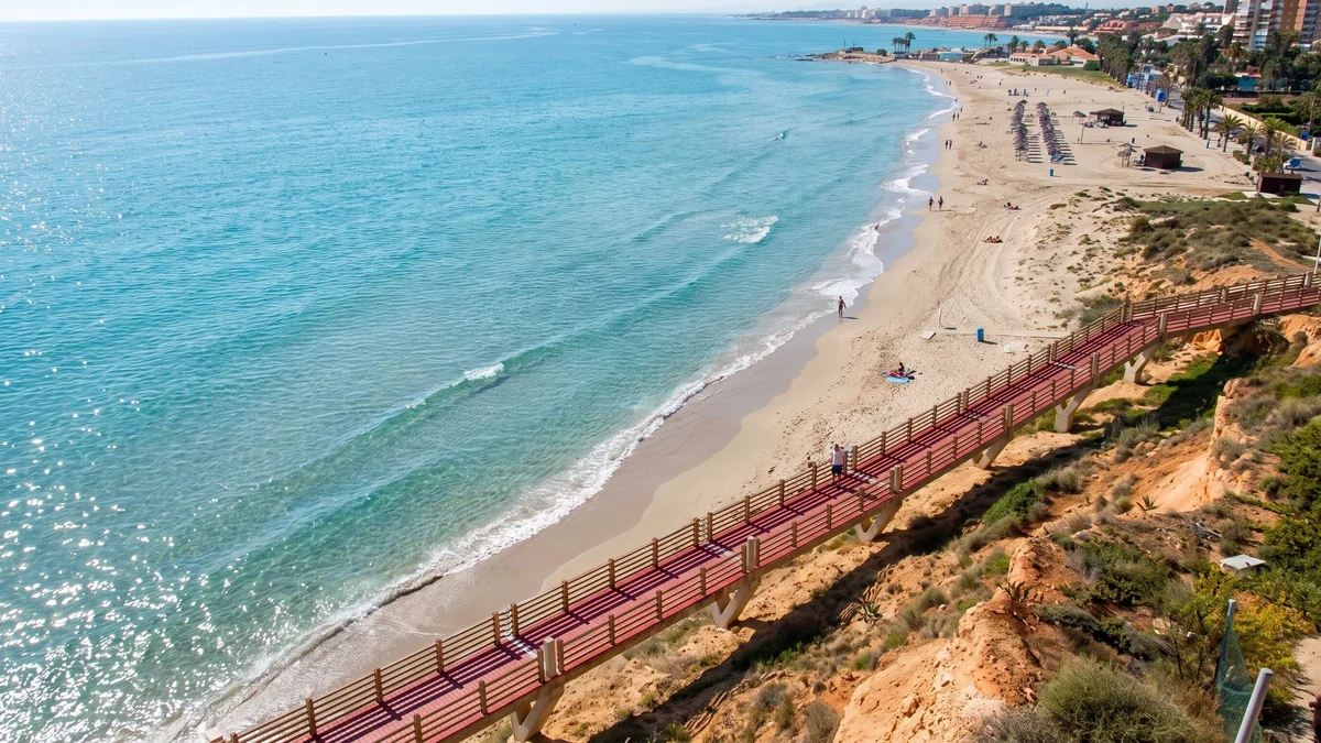 Las mejores playas con bandera azul de la Comunidad Valenciana para ir con niños: aguas poco profundas y kilómetros de arena fina