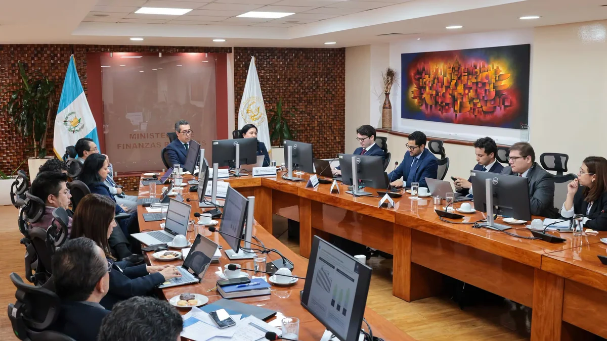 Una misión de Fitch Ratings inicia en Guatemala una nueva evaluación de la economía