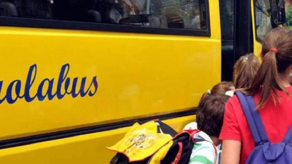L’Aquila, bimba di tre anni dimenticata per ore sullo scuolabus. Il papà: “Sfiorata la tragedia”