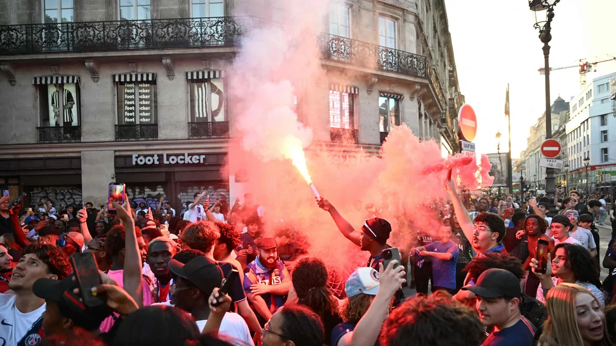 Decenas de arrestos y un polícía herido en los brotes de violencia en París tras la victoria del PSG