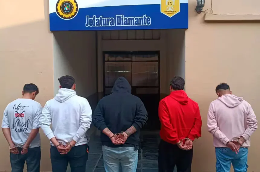 Detuvieron a cinco personas por el crimen de un hombre que murió apuñalado en plena calle de Entre Ríos