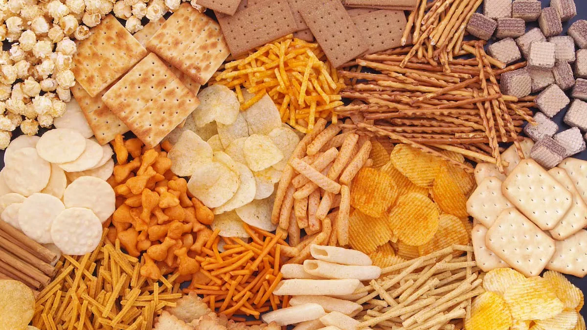 Por qué el alcohol hace que te apetezcan snacks salados -- y cómo los alimentos ricos en proteínas pueden ayudar a prevenir el aumento de peso