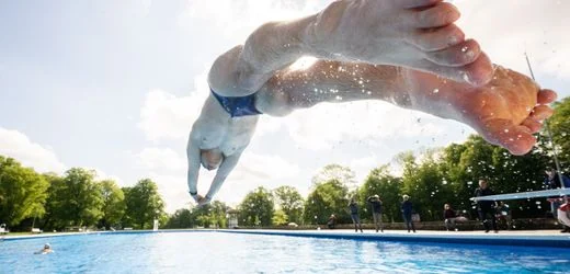 NRW: Mehrere Schwimmbäder lassen Kinder nur noch ins Wasser, wenn sie schwimmen können