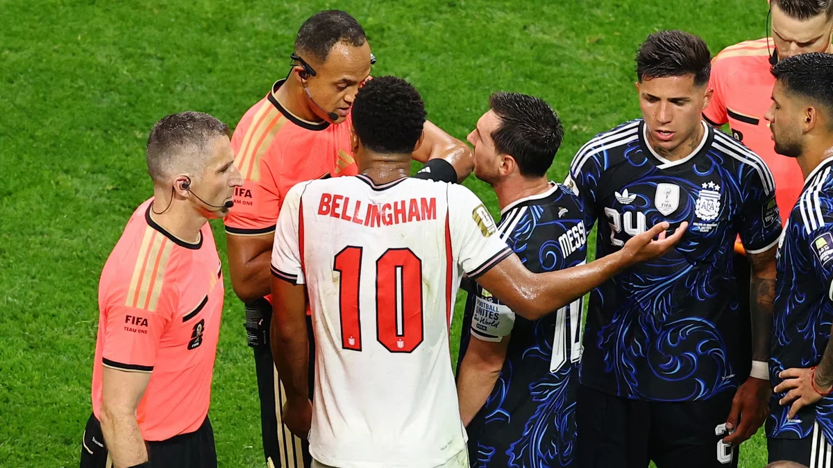 El acalorado cruce entre Messi y Jude Bellingham en el duelo entre Argentina e Inglaterra por la semifinal del Mundial
