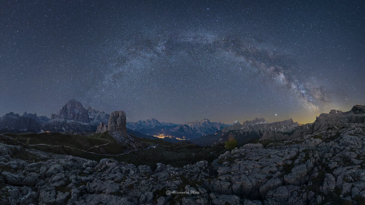 Aurore e comete, il cielo dà spettacolo sulle Dolomiti