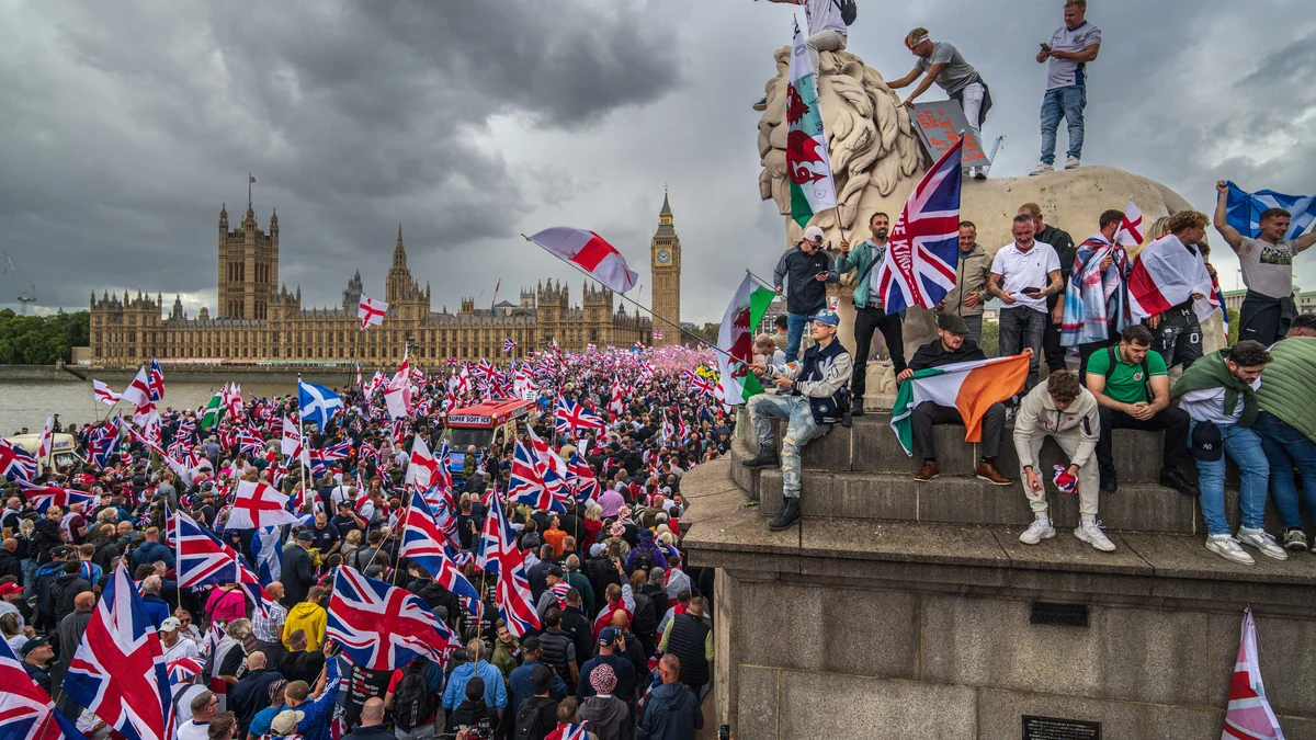 Cómo la extrema derecha agita las calles contra la inmigración tras crímenes como el de Belfast o Southampton