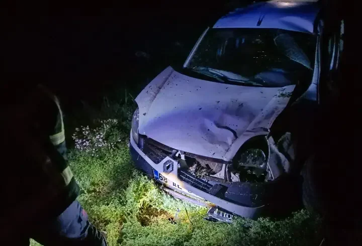Mardin'de hafif ticari araç şarampole devrildi: 4 yaralı