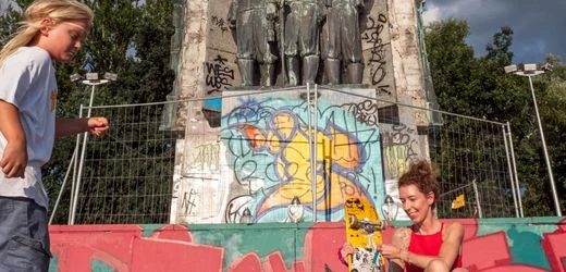 Katowice in Polen blüht auf, Gründungen in Deutschland und Rechte für Reisende