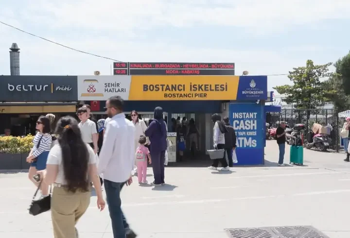 Bayramın ikinci gününde Adalar vapur iskelesinde yoğunluk yaşandı