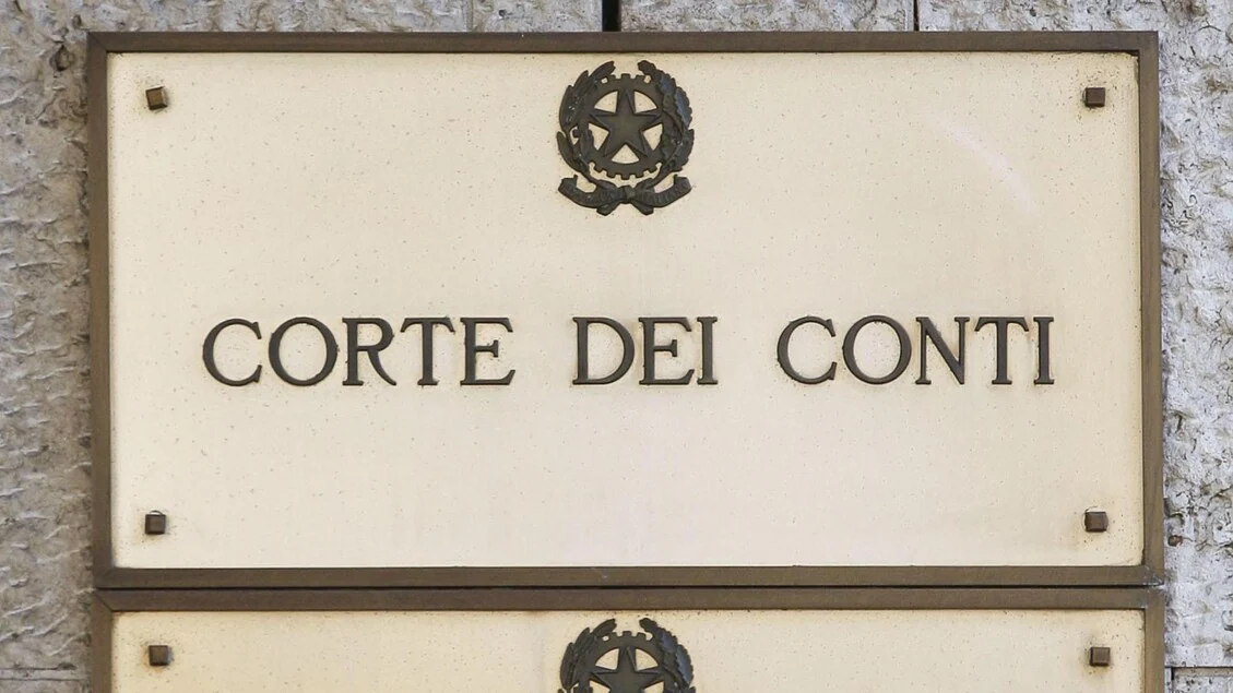 Corte dei conti, oggetti lusso e viaggi pagati con fondi per migranti