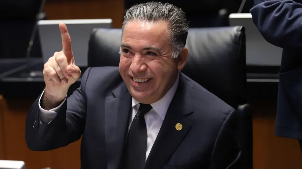 Enrique Inzunza reaparece citando a un estadista griego