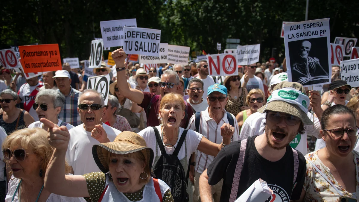 Los madrileños toman la calle por la sanidad pública y para denunciar la privatización