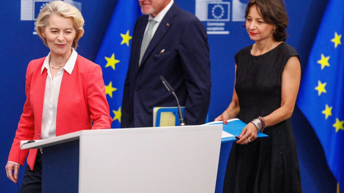 Von der Leyen aboga por restringir el acceso a redes sociales y servicios digitales para los menores de 13 años