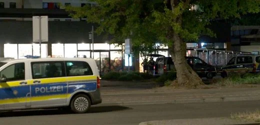 Mann hält Frau in Berliner Supermarkt als Geisel