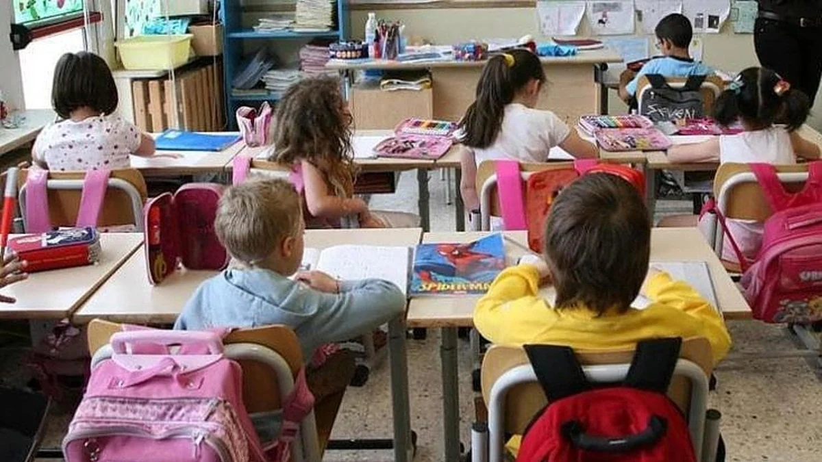 Violenza sessuale sulle bambine in classe, arrestato un maestro a Brindisi