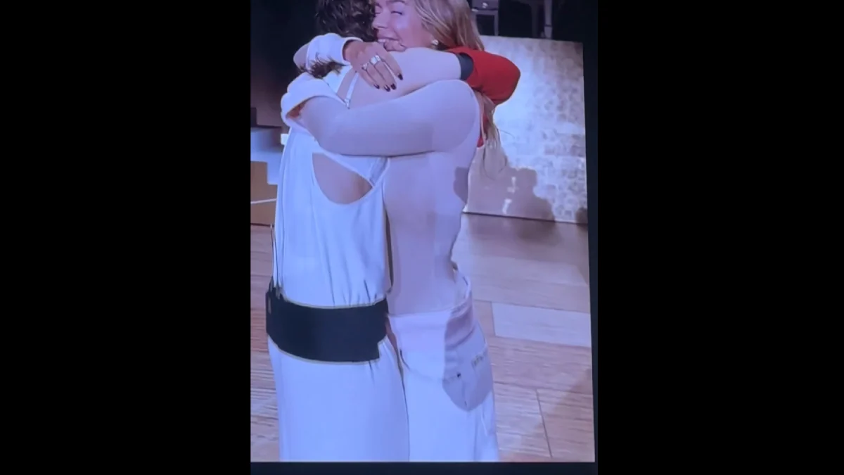 Rosalía invita a Karol G al confesionario del Lux Tour y revela el mayor desplante de uno de sus ex: "¿Te han dejado en un aeropuerto?"