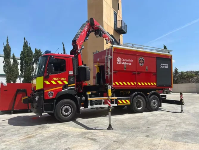 Dos muertos y 24 heridos en un incendio en un bloque de viviendas de Magaluf