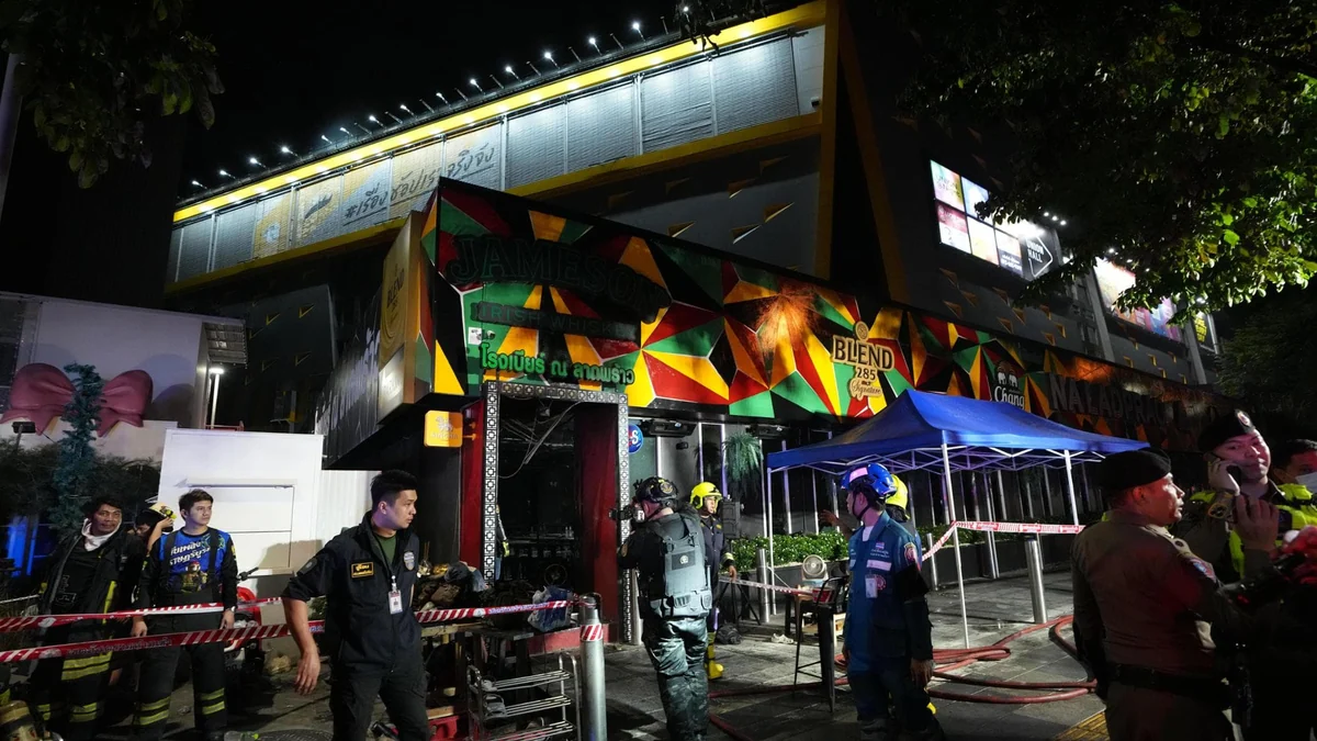 Brucia un locale a Bangkok: almeno 27 vittime