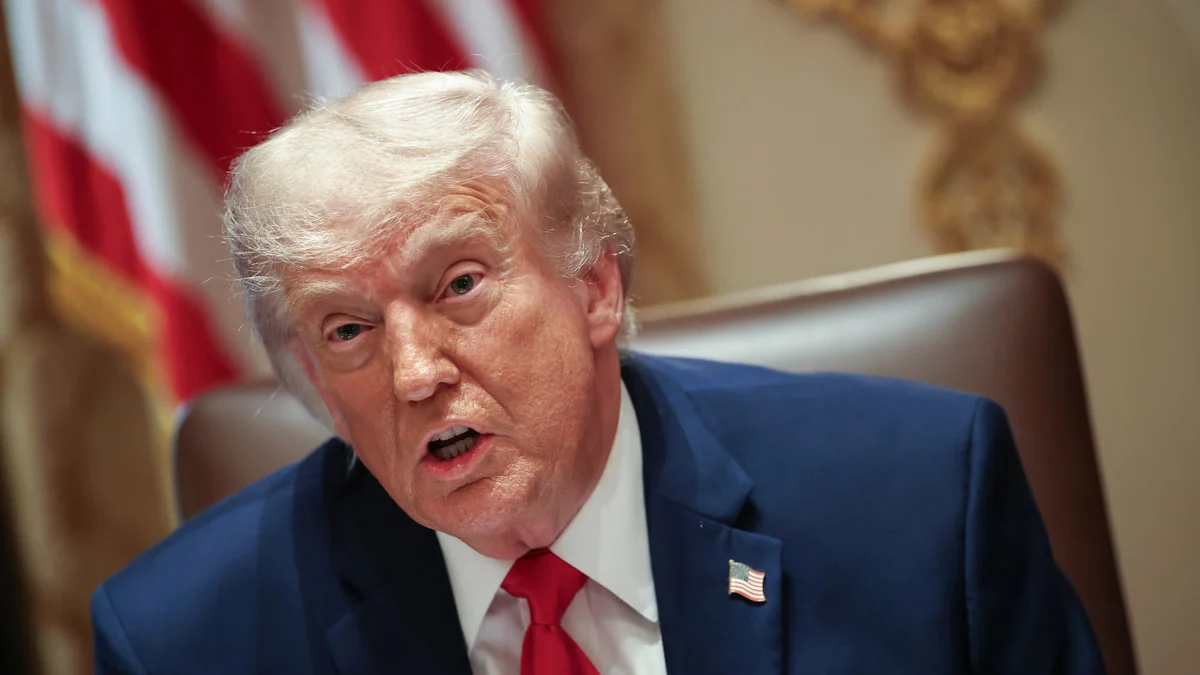 Trump avanza en su cruzada contra los periodistas y propone obligar a empleados públicos a firmar contratos de confidencialidad