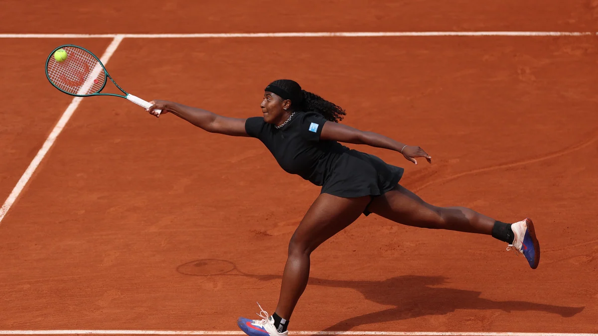 The French Open courts are clay, a tricky surface for some. Here's how the pros do it