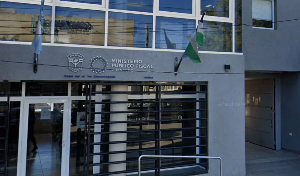 Roció a su pareja con combustible, intentó prenderla fuego con un encededor y la salvó su hija: quedó detenido